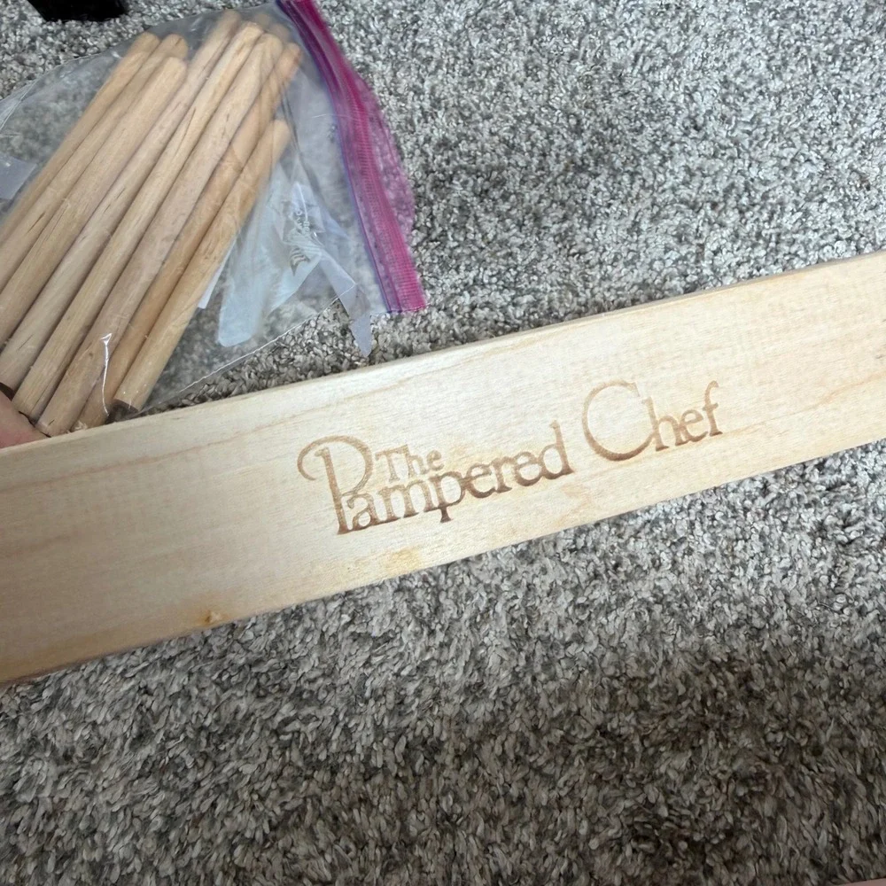 The Pampered Chef Wooden Drying Rack Cooling Stand with Removable Pegs Natural